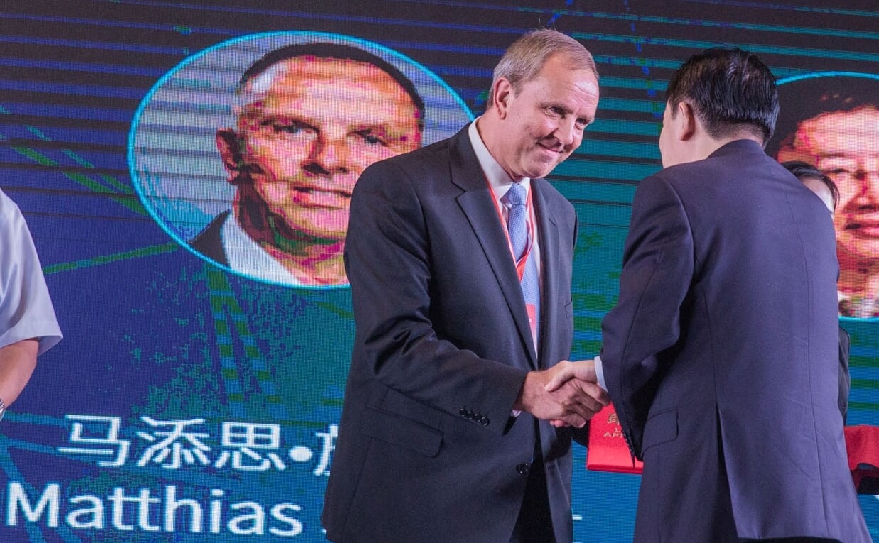 Matthias mit chinesischen Partnern aus Wirtschaft und Politik